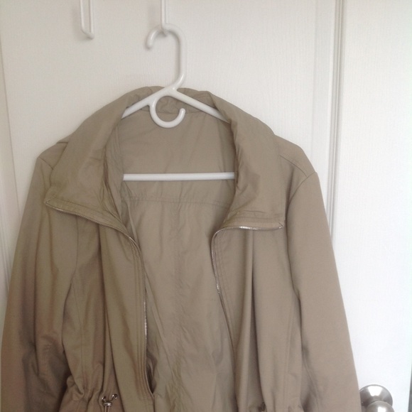 Reversible rain jacket - Picture 1 of 3